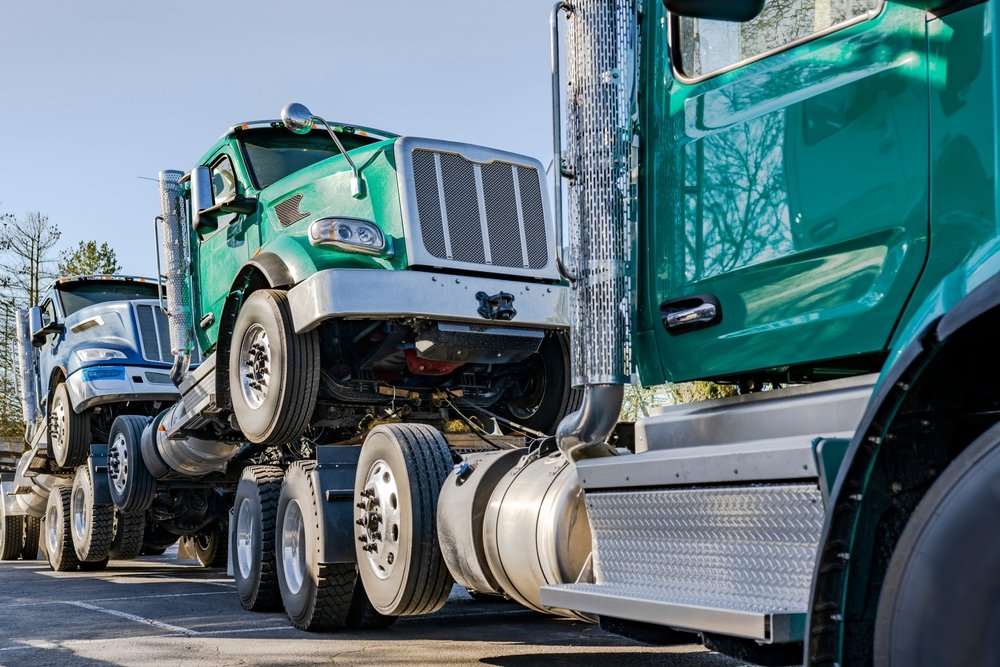 Industrial,carrier,green,big,rig,semi,truck,tractor,with,day