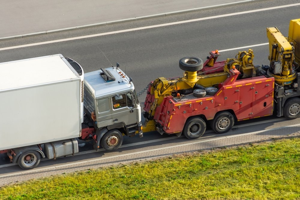 Powerful,heavy,duty,big,rig,mobile,tow,semi,truck,emergency